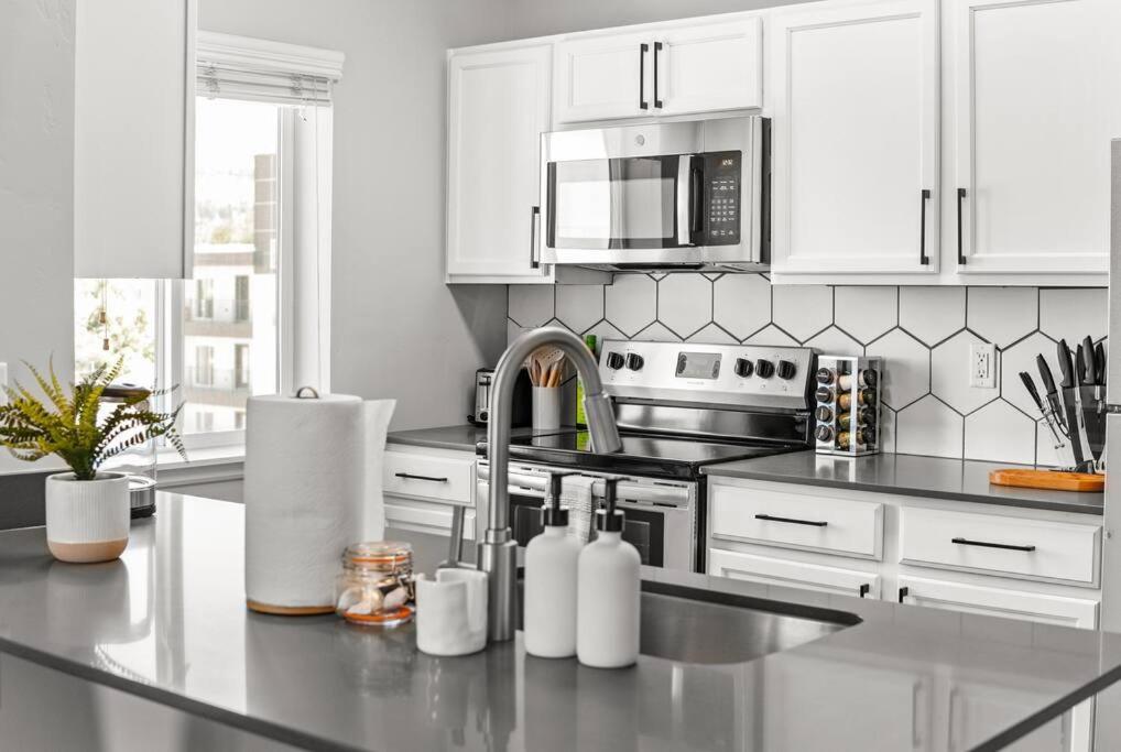 Charming Downtown Getaway Apartment Солт Лейк Сити Екстериор снимка